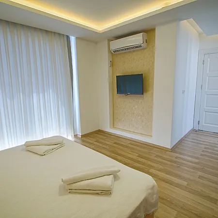 Ada Villa *