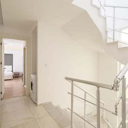 ヴィラ Ada クシャダス