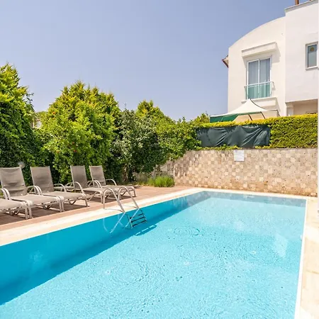 ヴィラ Ada クシャダス